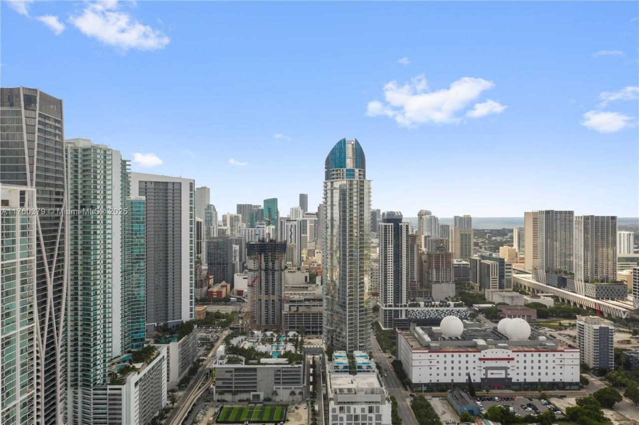 851 NE 1st Ave, Unit 4203, Miami, FL 33132 Photo