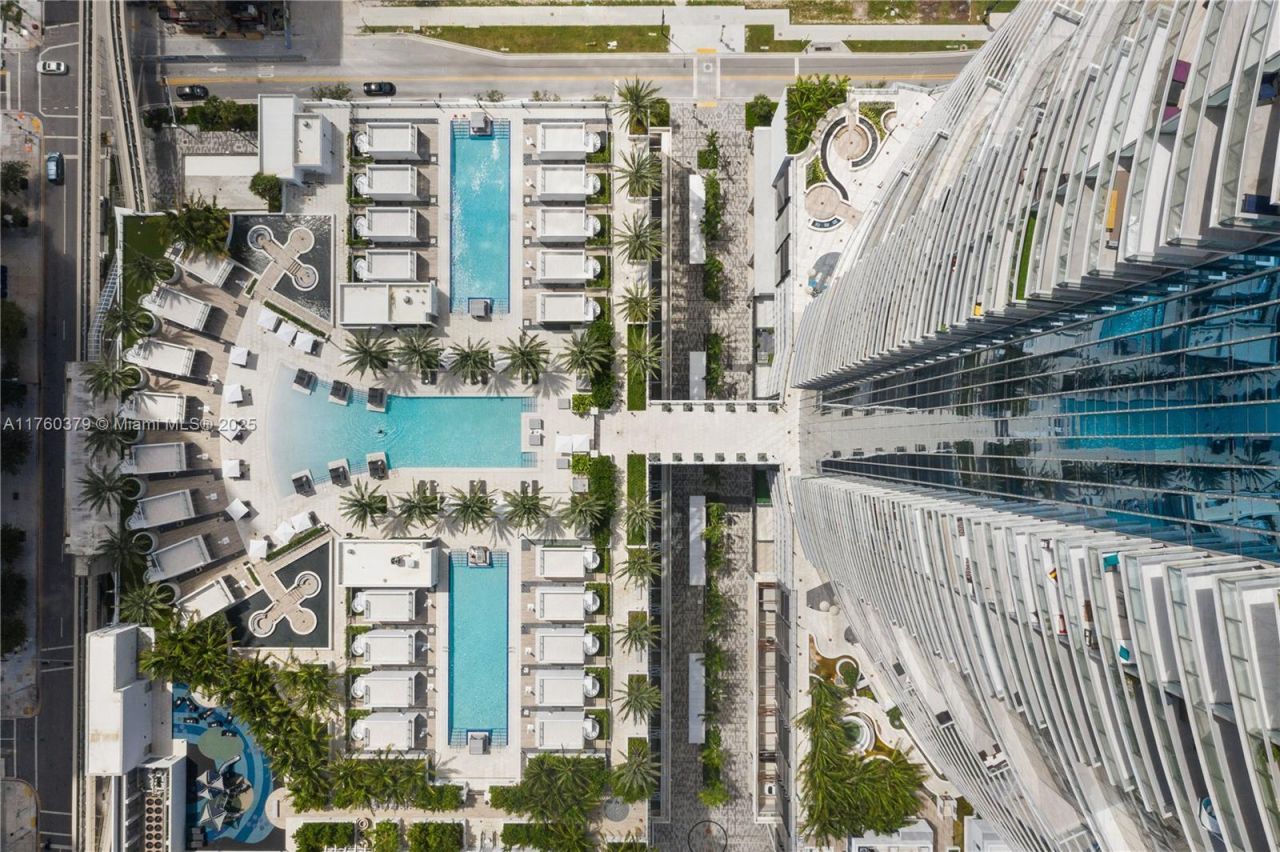 851 NE 1st Ave, Unit 4203, Miami, FL 33132 Photo