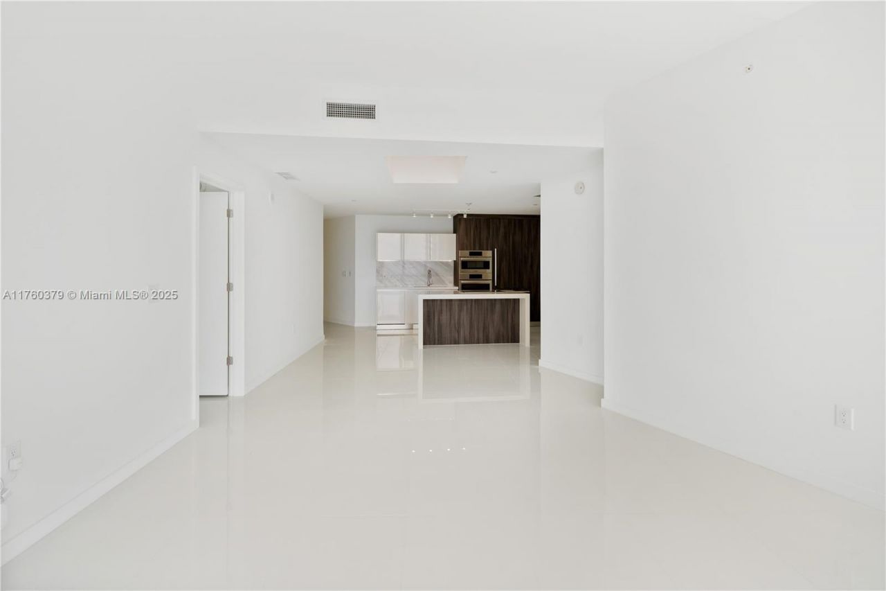 851 NE 1st Ave, Unit 4203, Miami, FL 33132 Photo