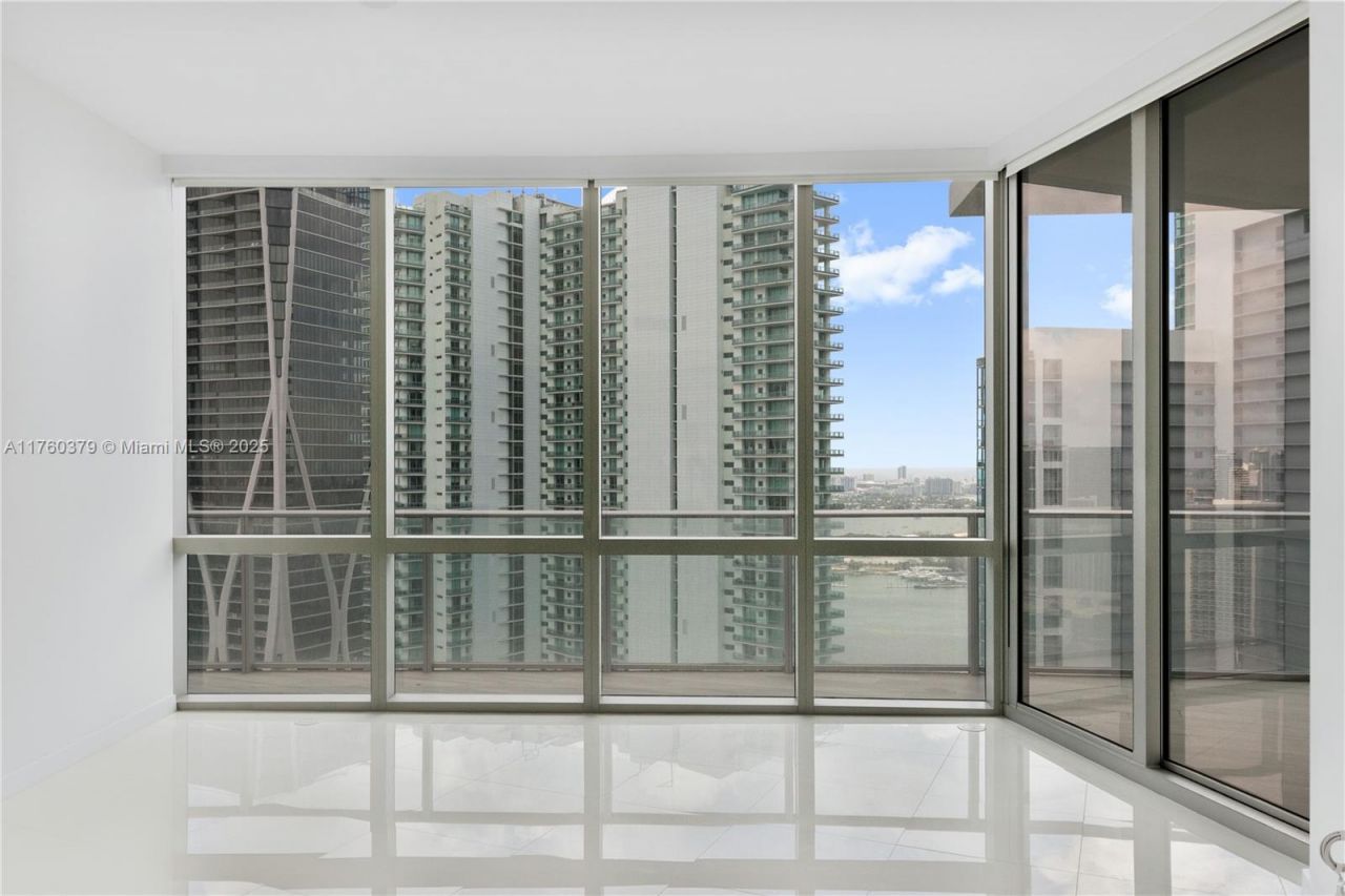 851 NE 1st Ave, Unit 4203, Miami, FL 33132 Photo