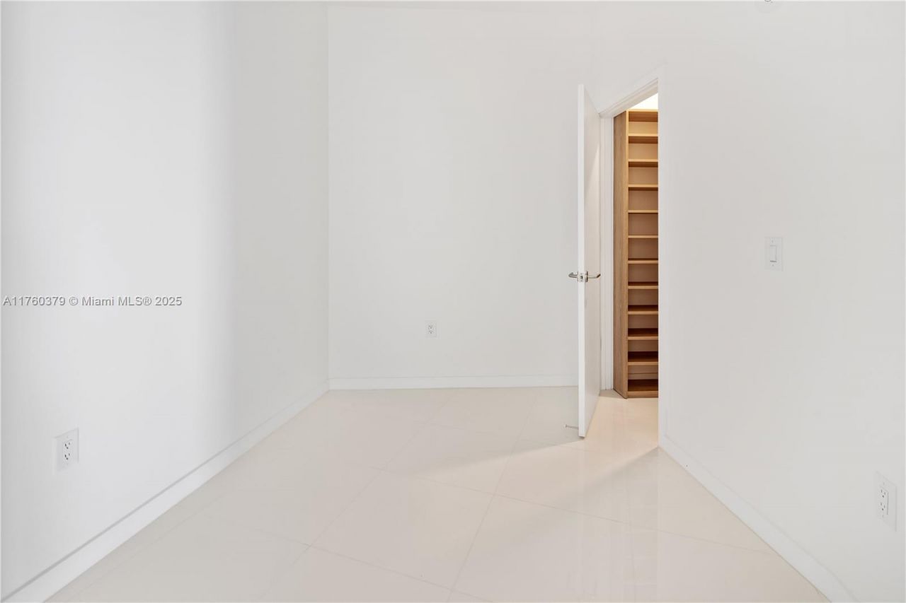 851 NE 1st Ave, Unit 4203, Miami, FL 33132 Photo