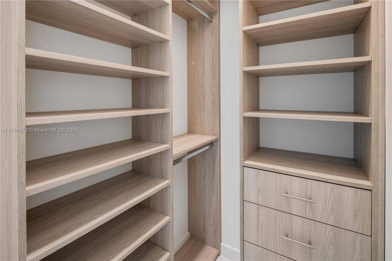 851 NE 1st Ave, Unit 4203, Miami, FL 33132 Photo