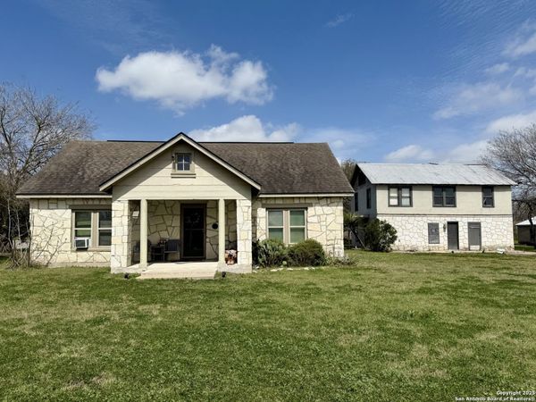 705 Weir, Karnes City, TX 78118