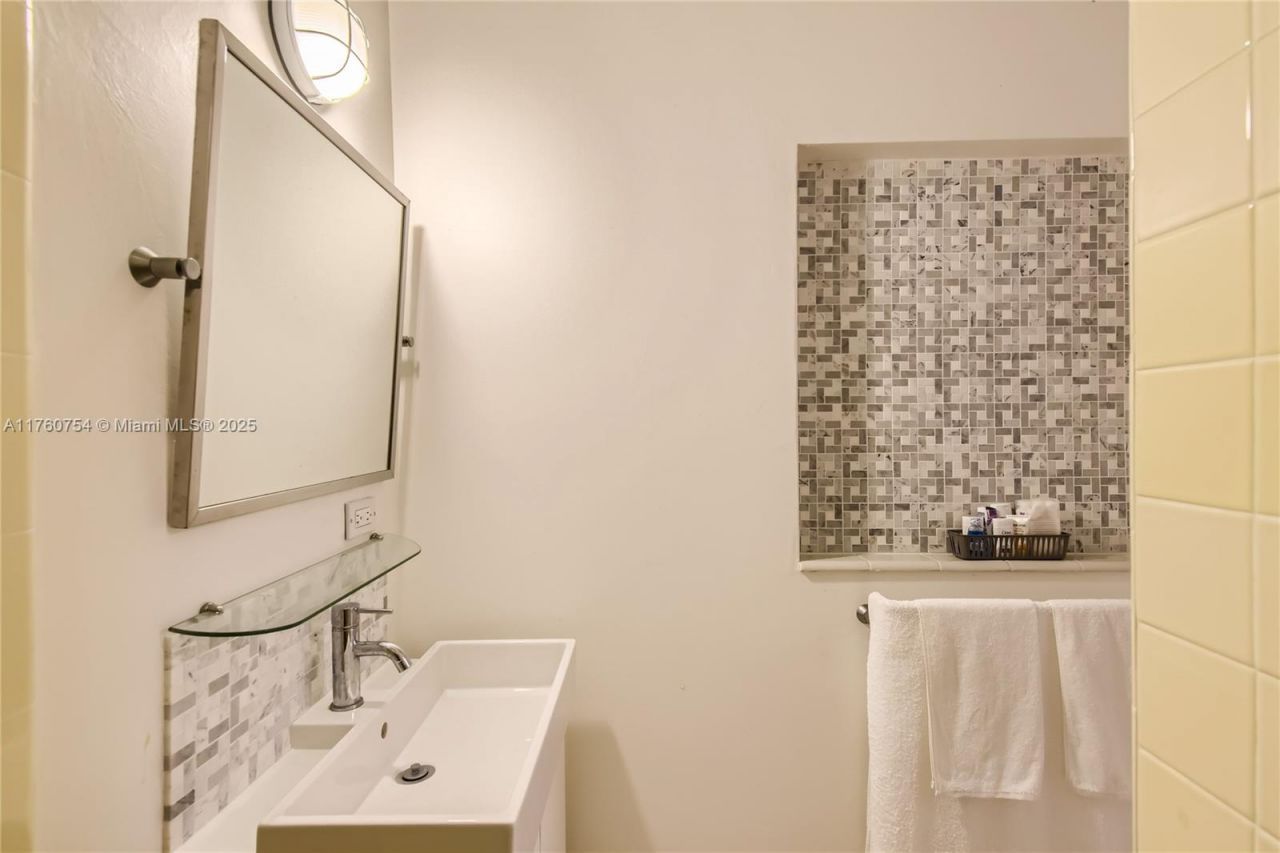 262 Bombay Ave, Lauderdale by the Sea, FL 33308 Photo