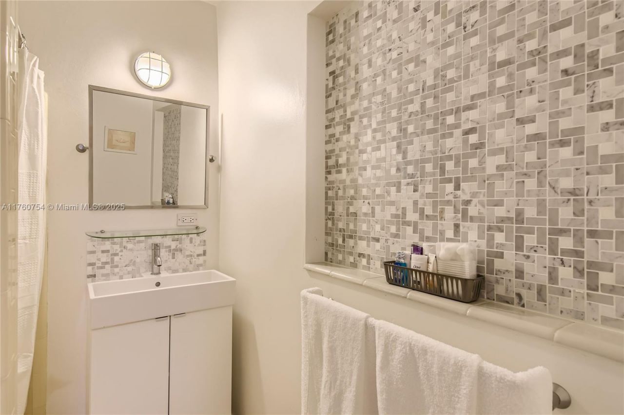 262 Bombay Ave, Lauderdale by the Sea, FL 33308 Photo