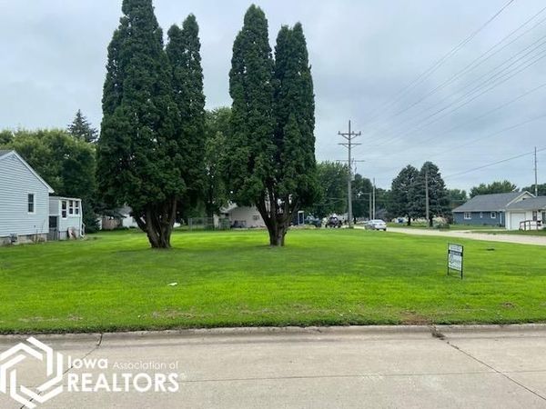 185 6Th Street SW, Britt, IA 50423