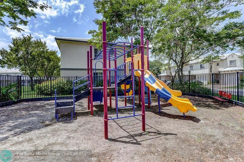 2037 Nassau Dr, Unit 2037, Riviera Beach, FL 33404 Photo