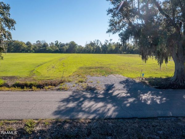 903 Crochet Rd, New Iberia, LA 70563