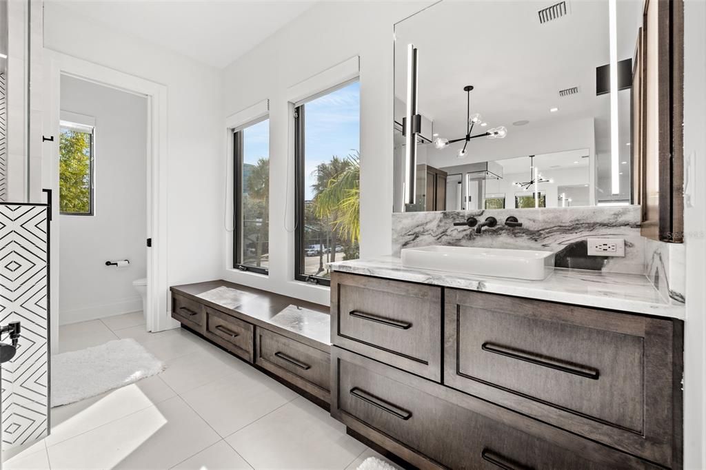 103 5th Avenue N, Saint Petersburg, FL 33701 Photo