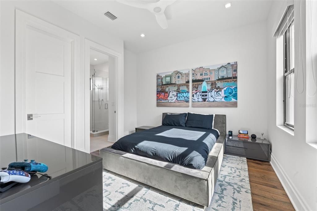 103 5th Avenue N, Saint Petersburg, FL 33701 Photo