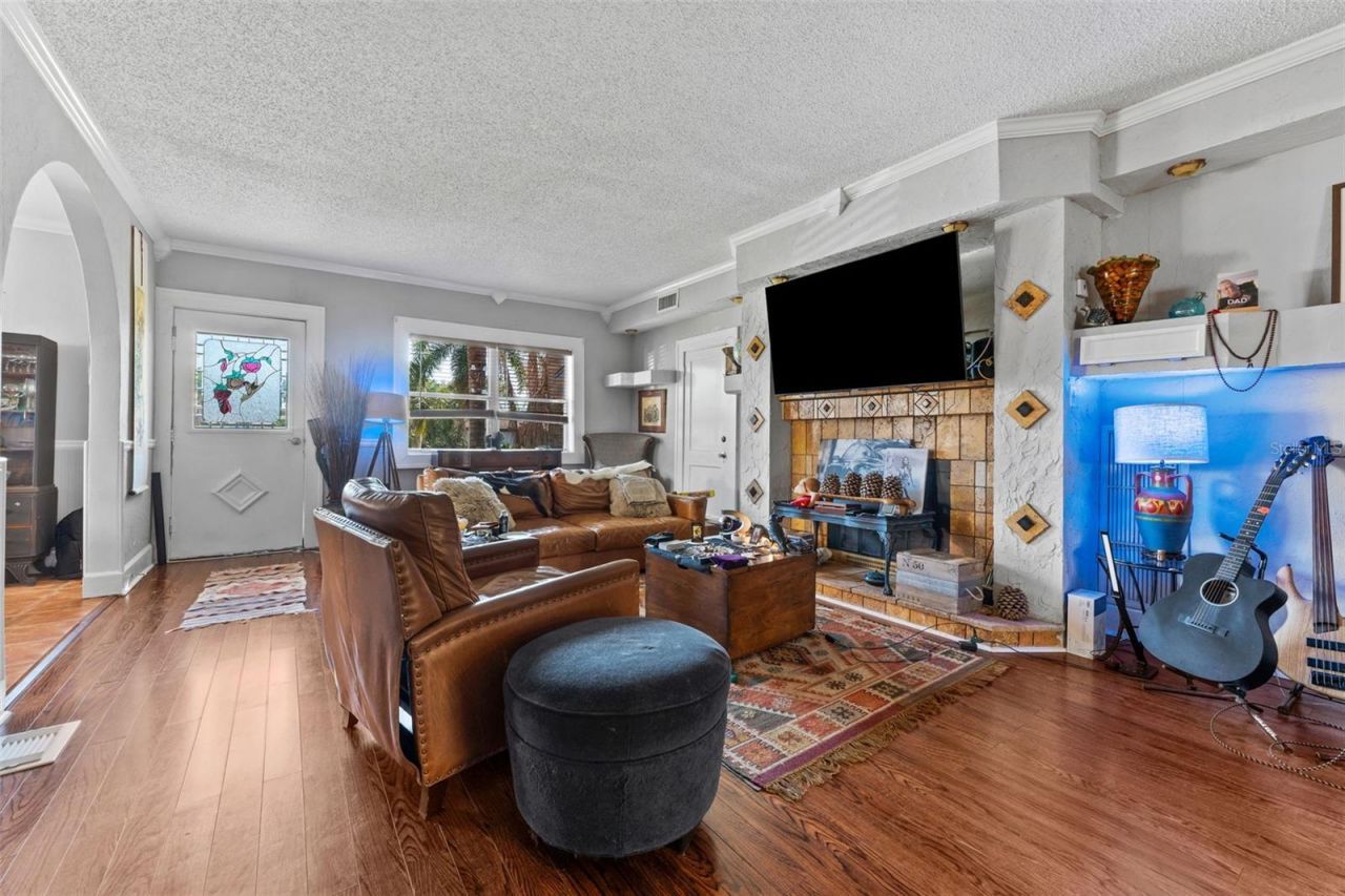 681 Jasmine Way S, Saint Petersburg, FL 33705 Photo