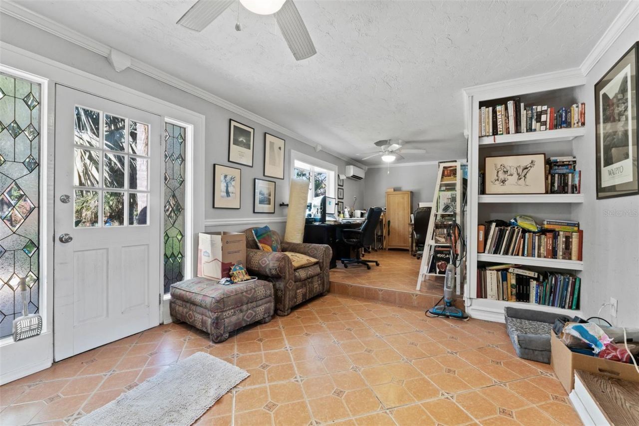 681 Jasmine Way S, Saint Petersburg, FL 33705 Photo