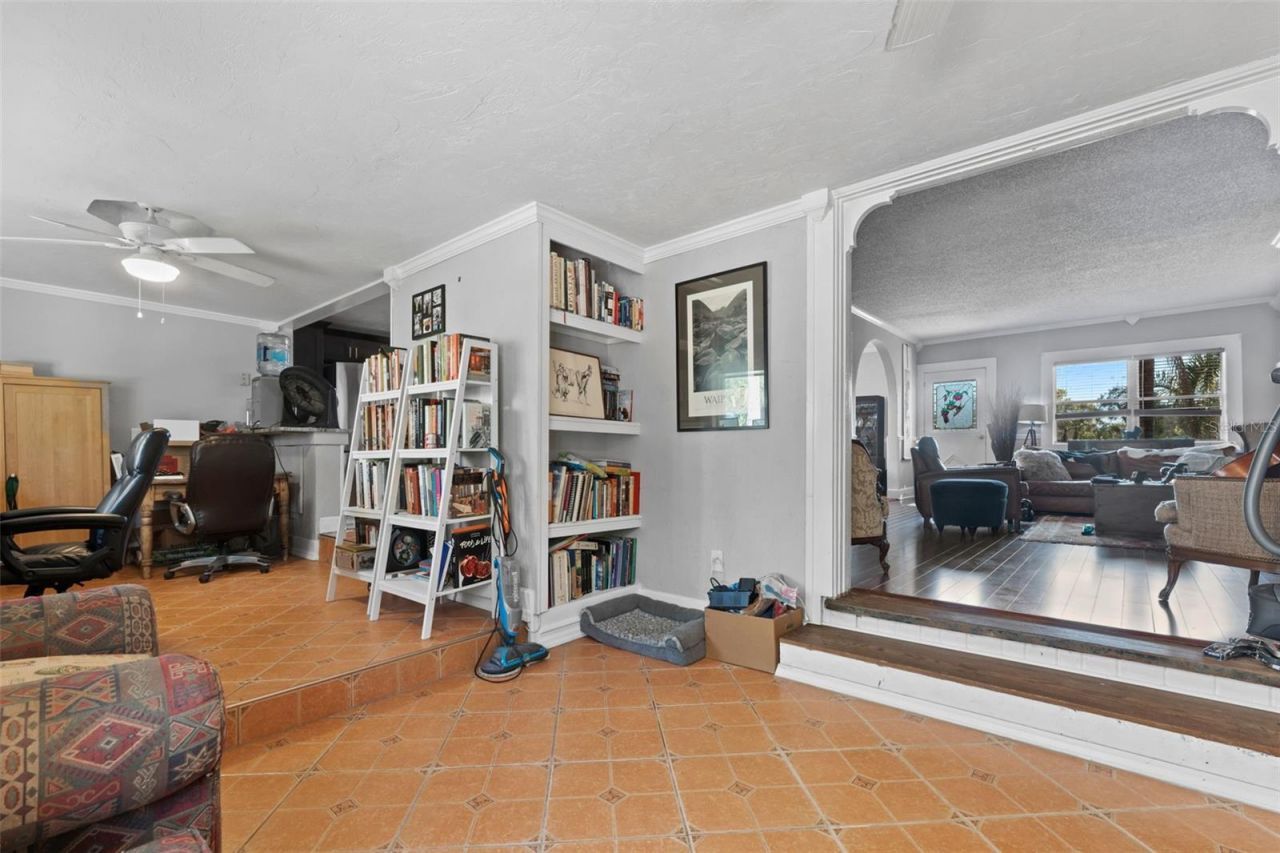 681 Jasmine Way S, Saint Petersburg, FL 33705 Photo