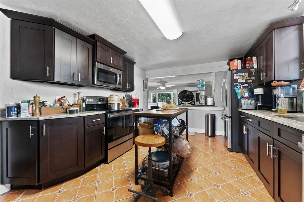 681 Jasmine Way S, Saint Petersburg, FL 33705 Photo