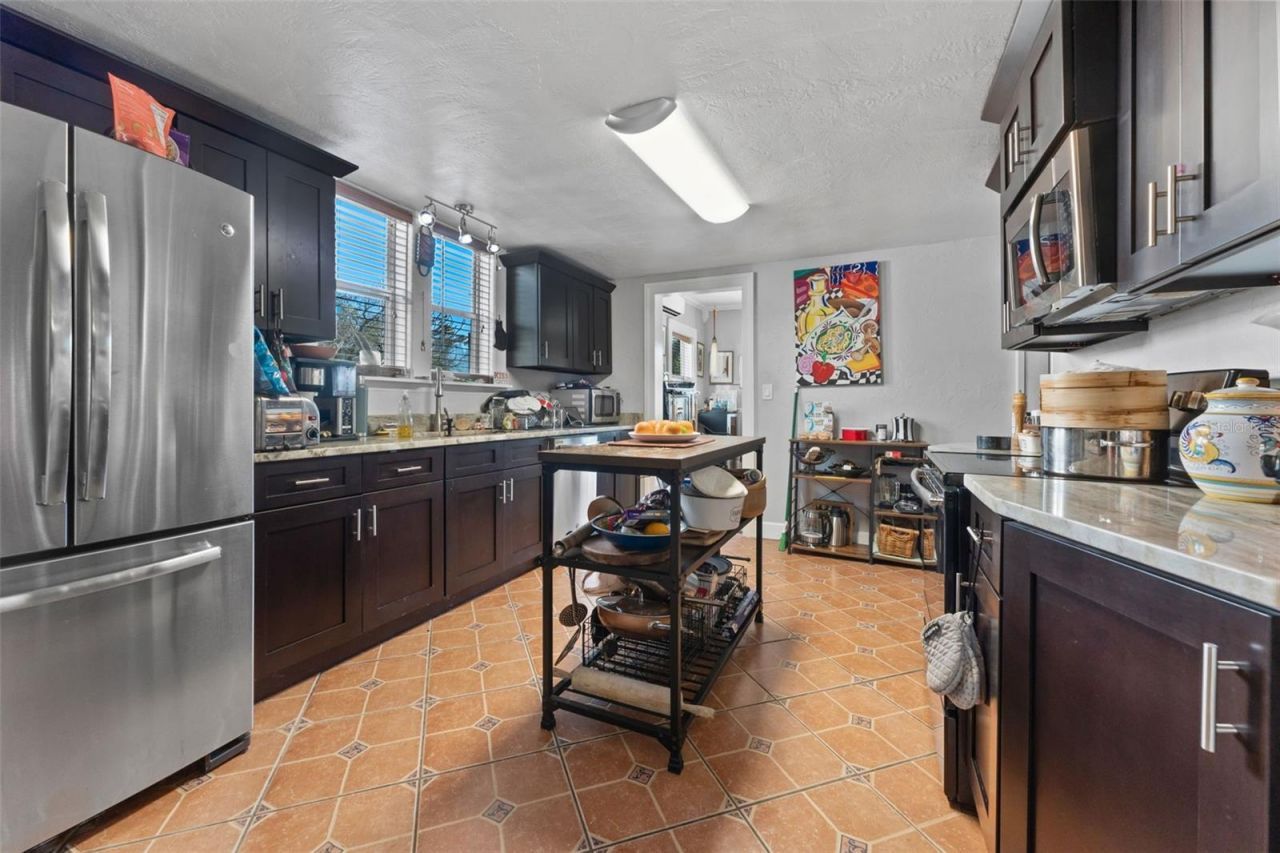 681 Jasmine Way S, Saint Petersburg, FL 33705 Photo