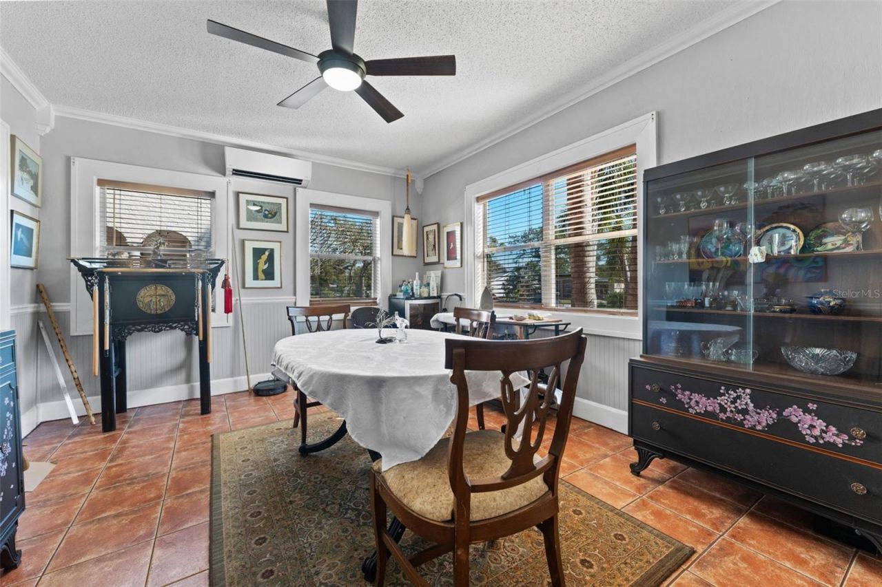 681 Jasmine Way S, Saint Petersburg, FL 33705 Photo
