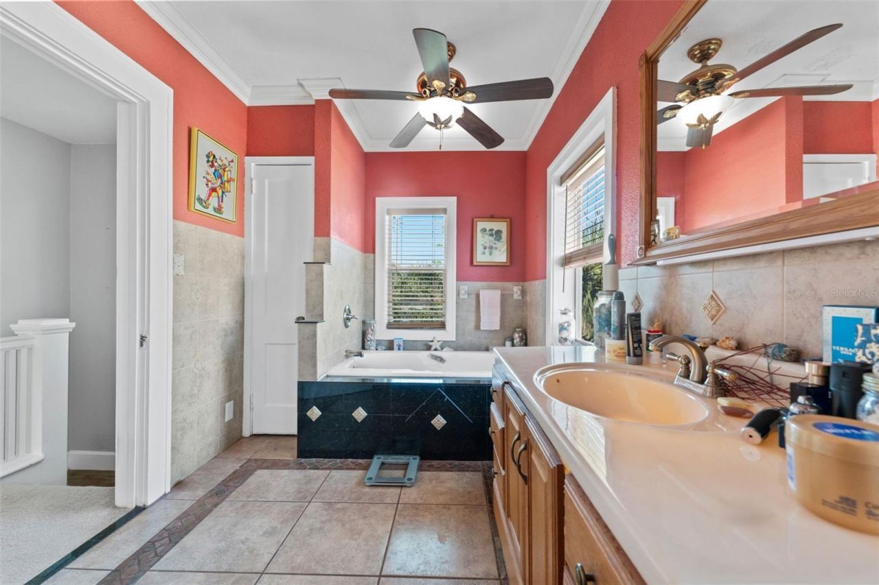 681 Jasmine Way S, Saint Petersburg, FL 33705 Photo