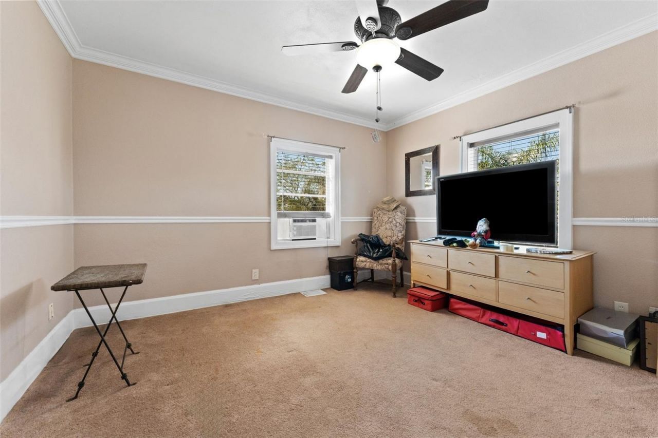 681 Jasmine Way S, Saint Petersburg, FL 33705 Photo