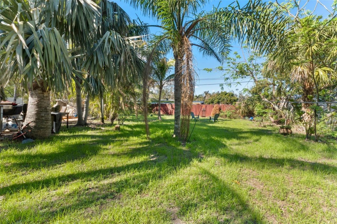 681 Jasmine Way S, Saint Petersburg, FL 33705 Photo