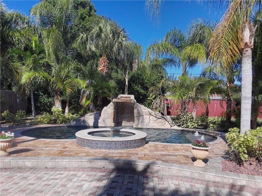 681 Jasmine Way S, Saint Petersburg, FL 33705 Photo