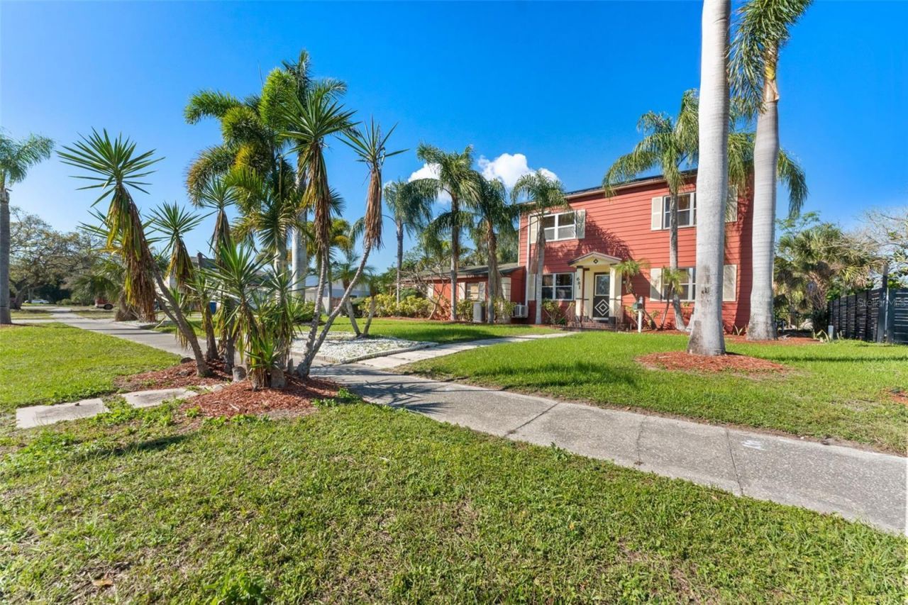 681 Jasmine Way S, Saint Petersburg, FL 33705 Photo