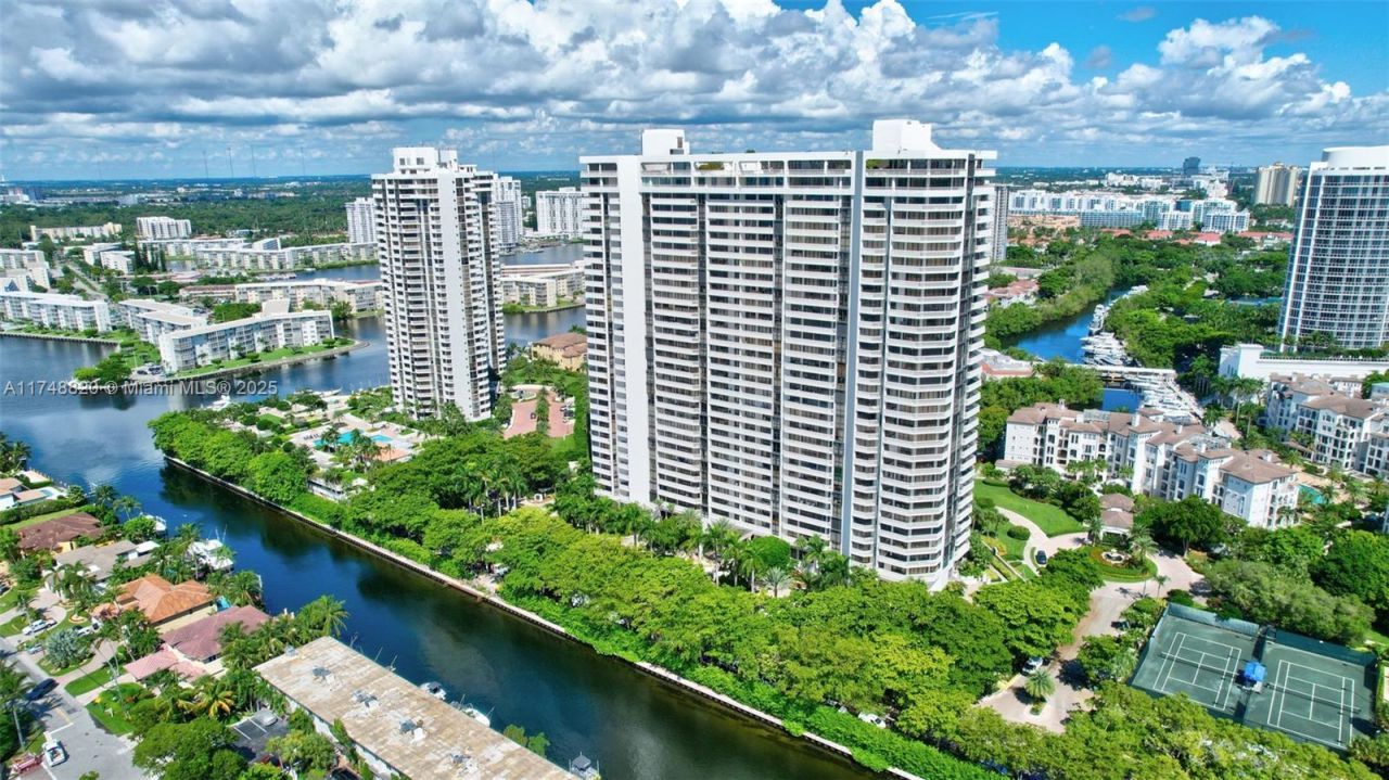 2000 Island Bl, Unit 410, Aventura, FL 33160 Photo