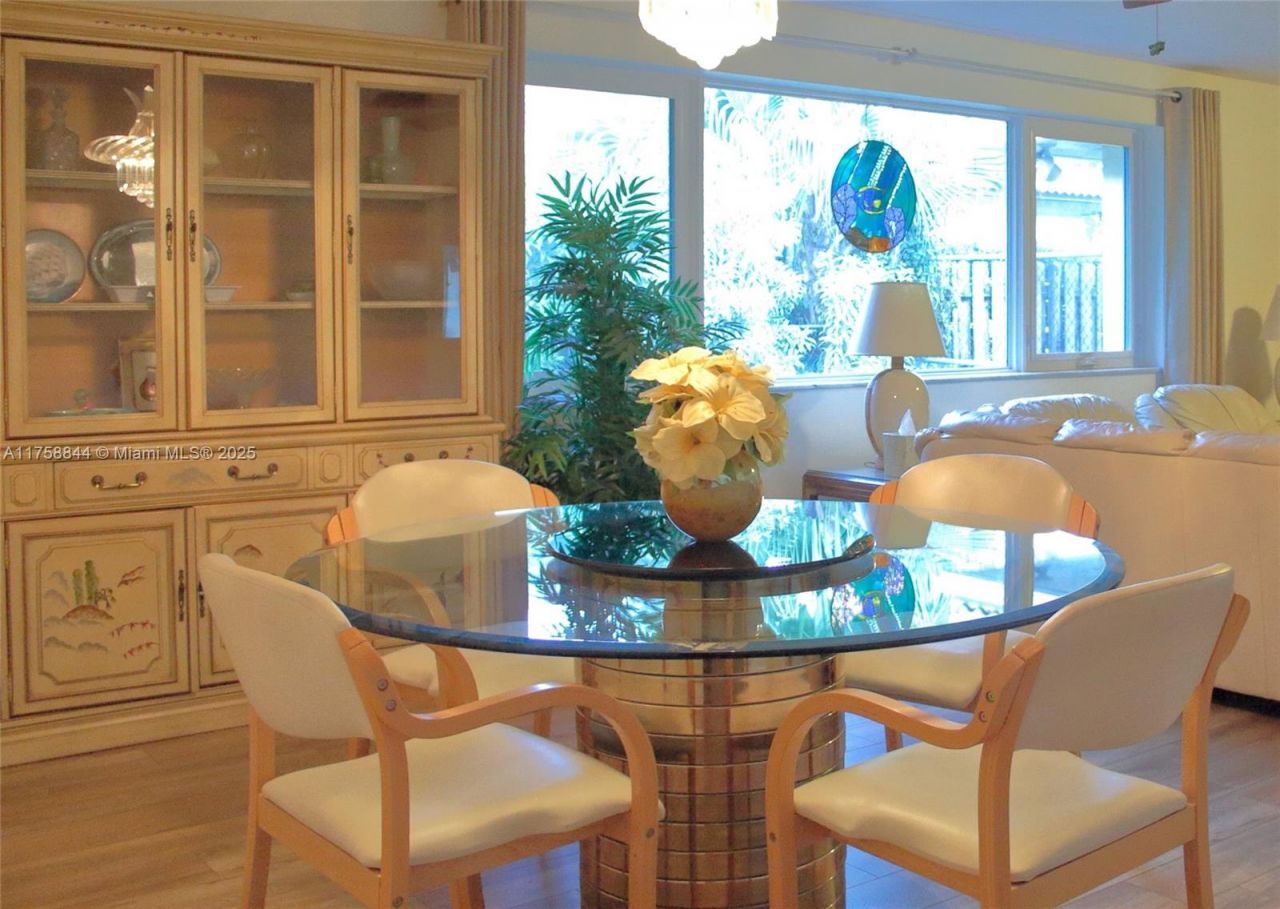 1933 Twin Dolphin Lane, Fort Lauderdale, FL 33316 Photo