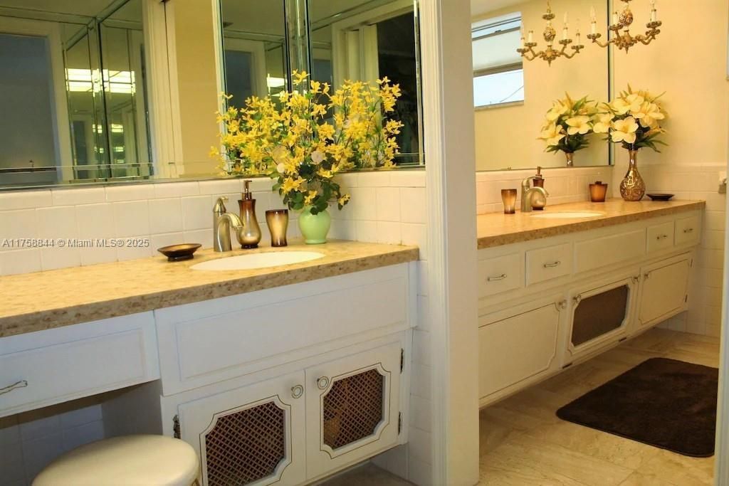 1933 Twin Dolphin Lane, Fort Lauderdale, FL 33316 Photo