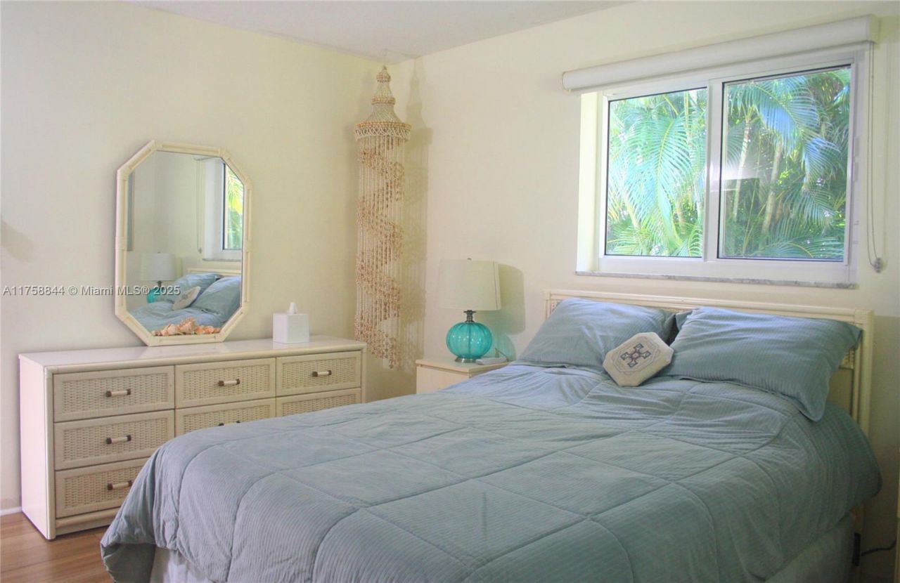 1933 Twin Dolphin Lane, Fort Lauderdale, FL 33316 Photo