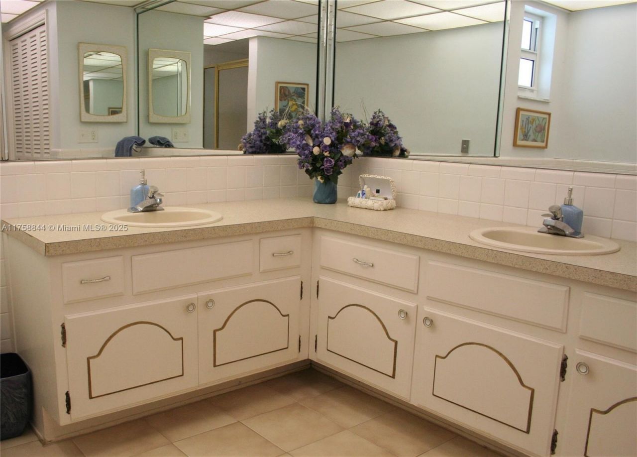 1933 Twin Dolphin Lane, Fort Lauderdale, FL 33316 Photo