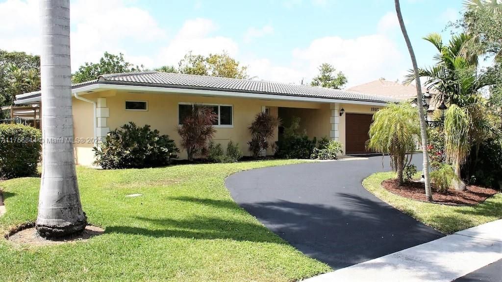 1933 Twin Dolphin Lane, Fort Lauderdale, FL 33316 Photo