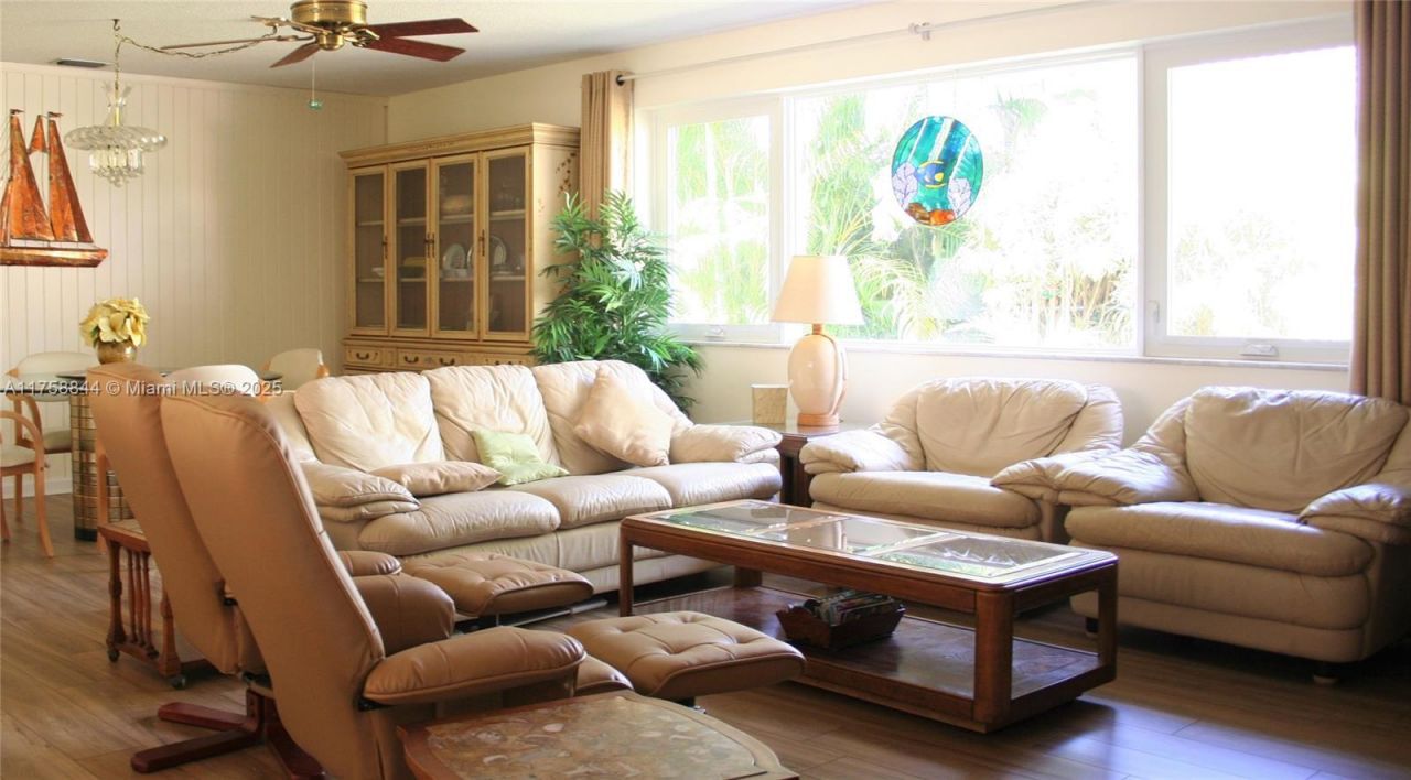 1933 Twin Dolphin Lane, Fort Lauderdale, FL 33316 Photo