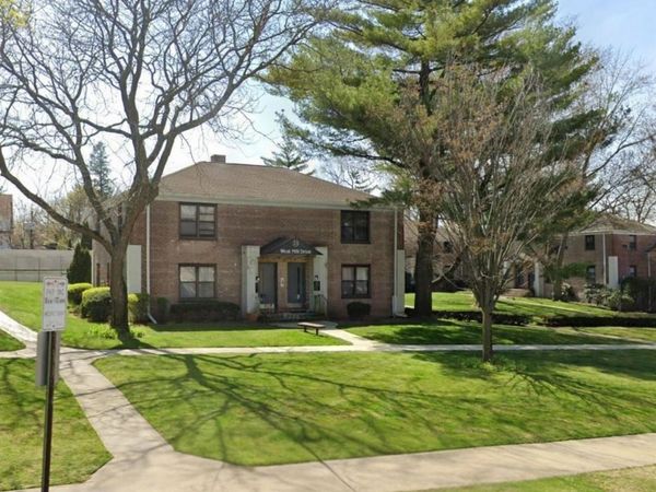 13 W Mill Drive, Unit 1A, Great Neck, NY 11021