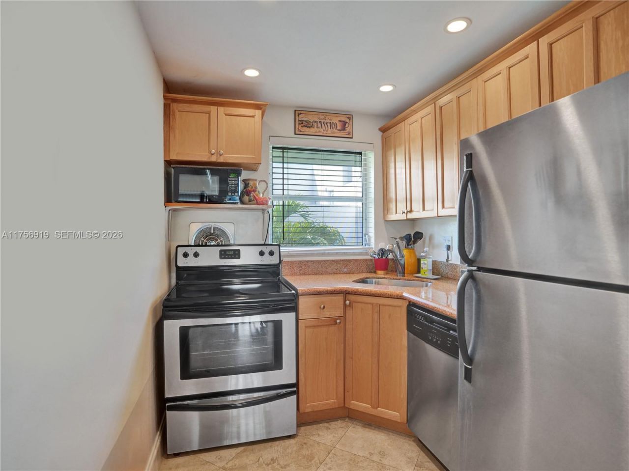 1900 NE 8th Ct, Unit 306, Fort Lauderdale, FL 33304 Photo