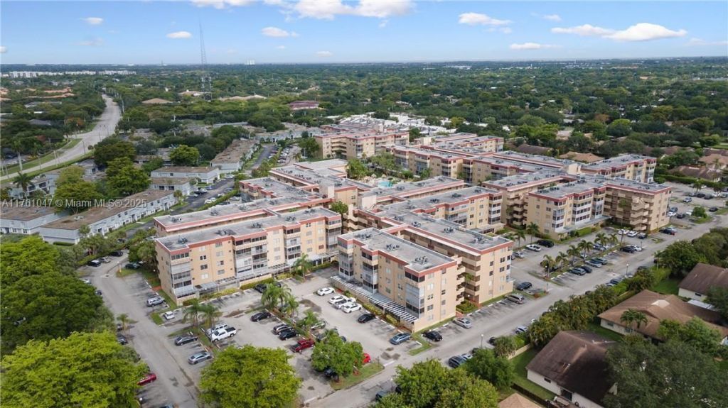 410 NW 68th Ave, Unit 207, Plantation, FL 33317 Photo