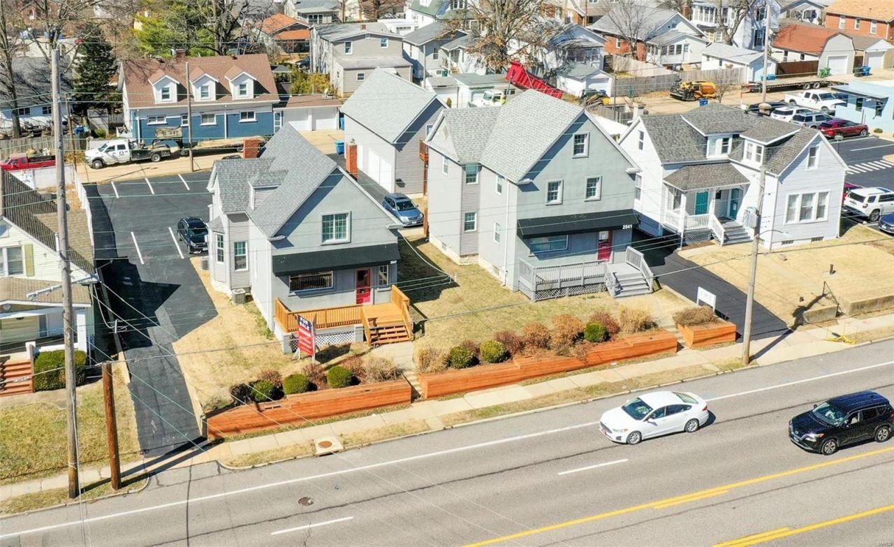 2547 S Big Bend Boulevard, Saint Louis, MO 63143 Main Photo