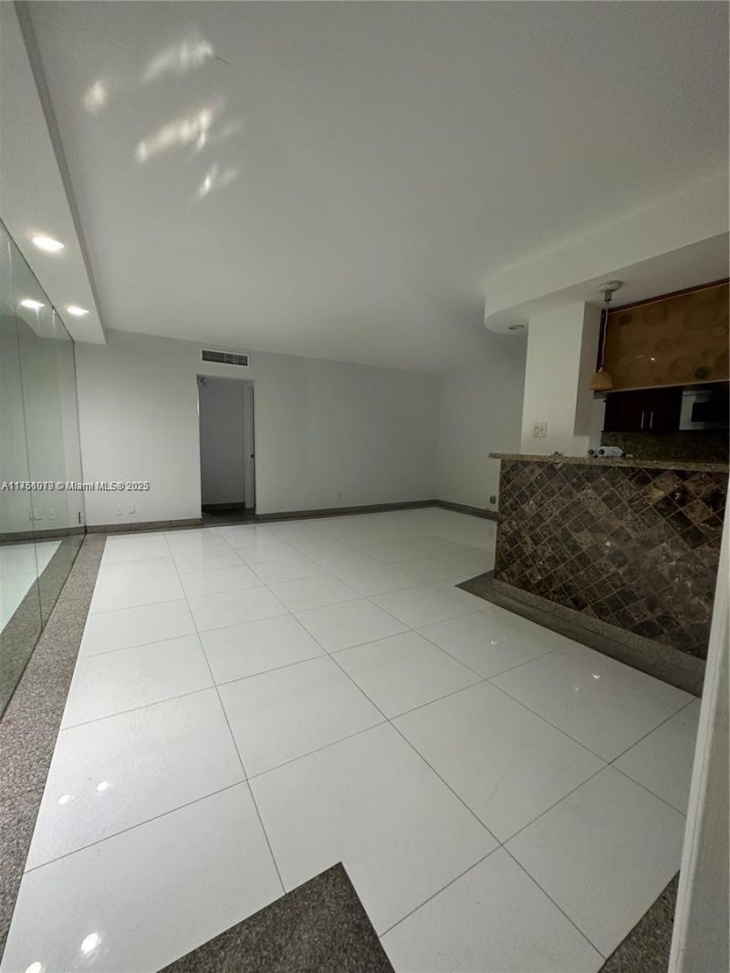 1100 NE 1st Ct, Unit 105, Hallandale Beach, FL 33009 Photo