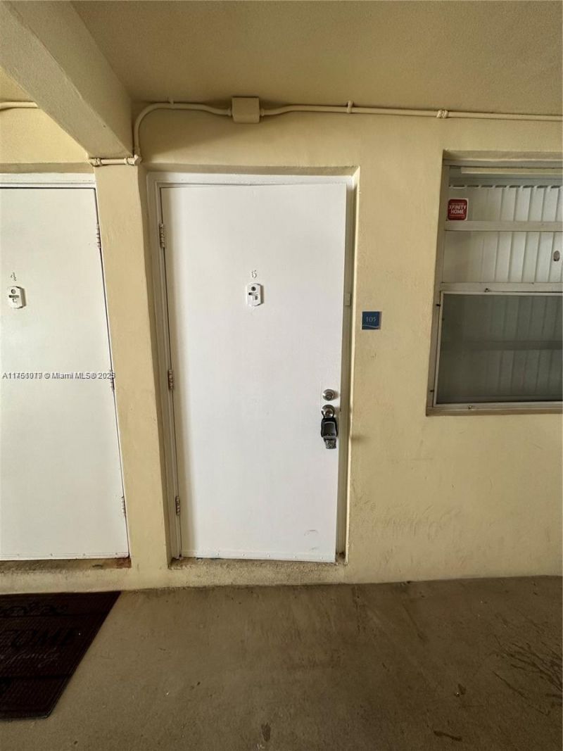 1100 NE 1st Ct, Unit 105, Hallandale Beach, FL 33009 Photo