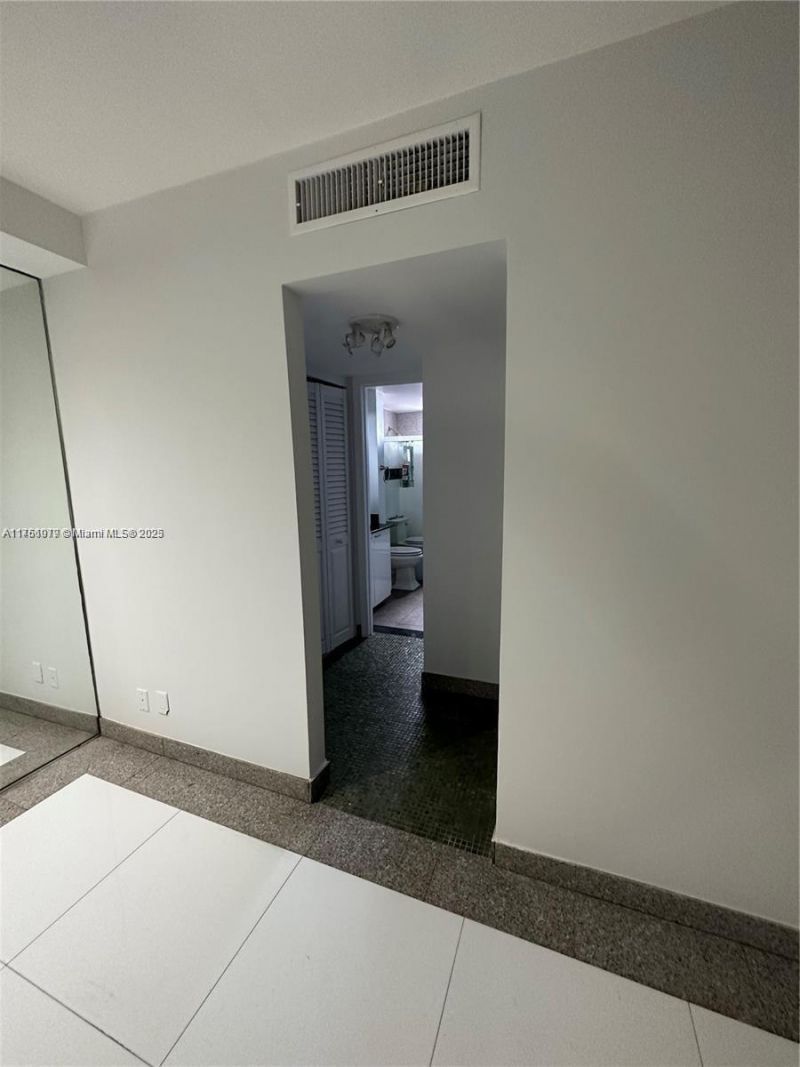 1100 NE 1st Ct, Unit 105, Hallandale Beach, FL 33009 Photo