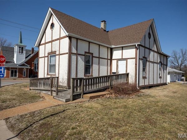 425 W Main Street, Staunton, IL 62088