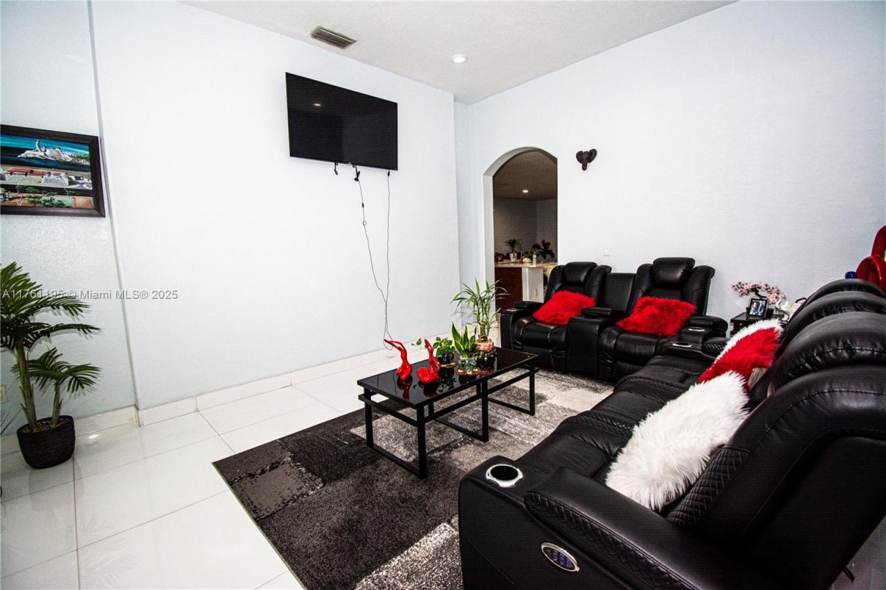 1142 NW 135th Ct, Miami, FL 33182 Photo