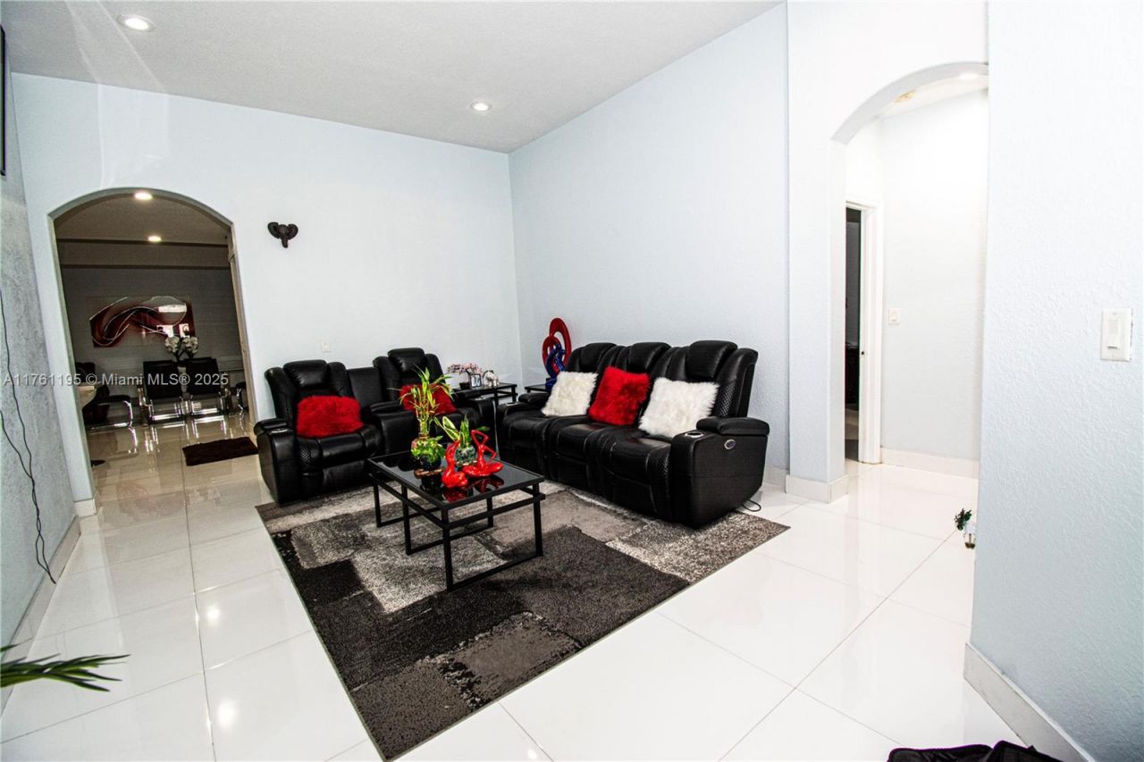 1142 NW 135th Ct, Miami, FL 33182 Photo