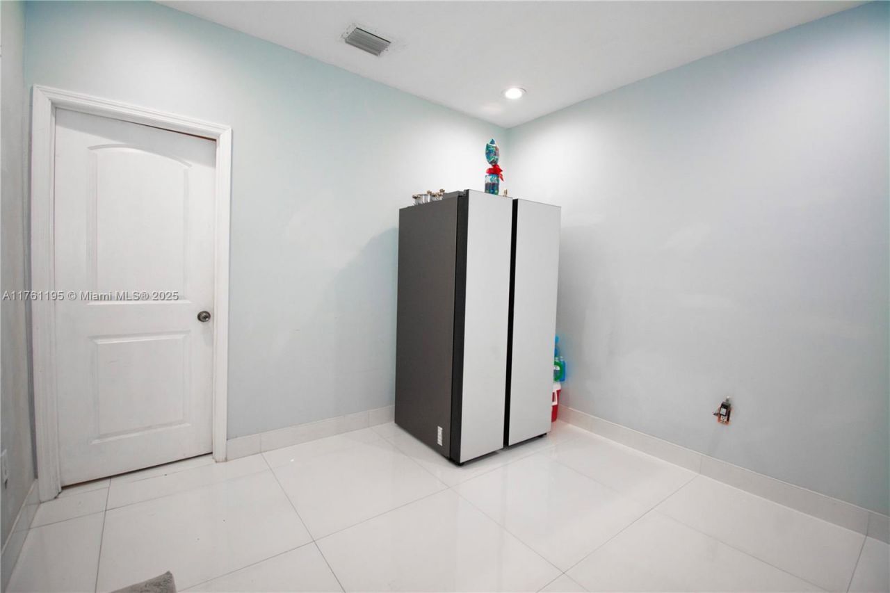 1142 NW 135th Ct, Miami, FL 33182 Photo