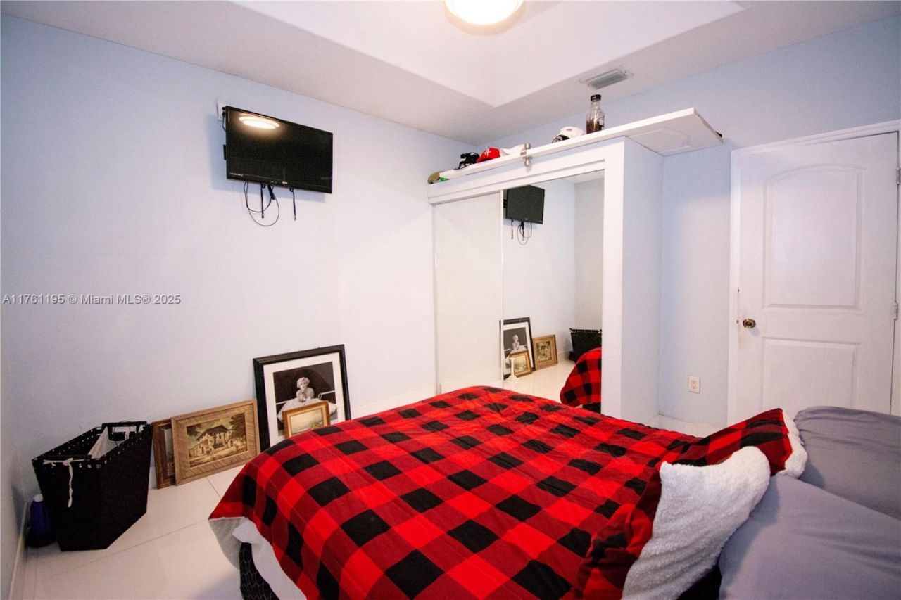 1142 NW 135th Ct, Miami, FL 33182 Photo