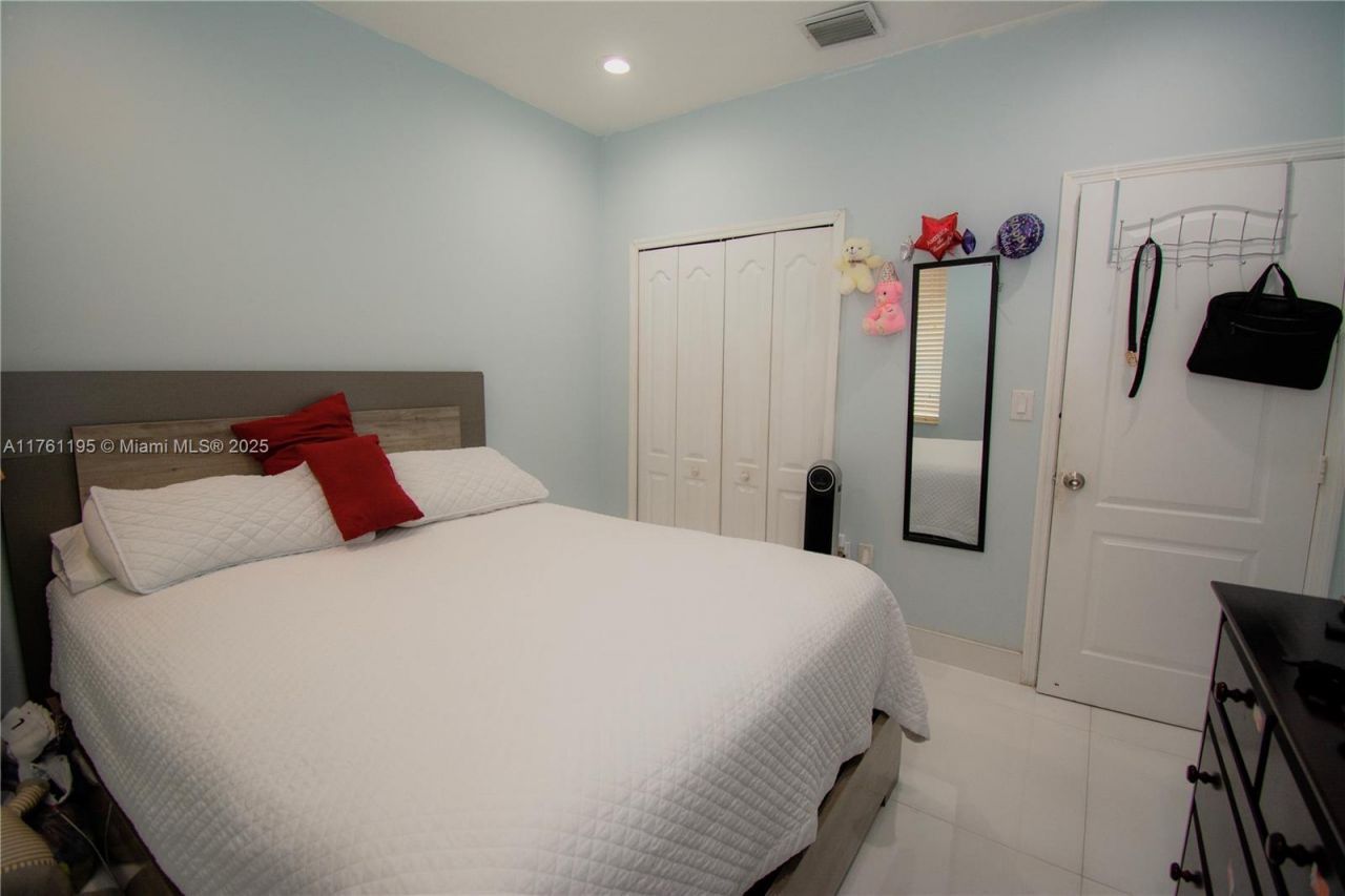 1142 NW 135th Ct, Miami, FL 33182 Photo