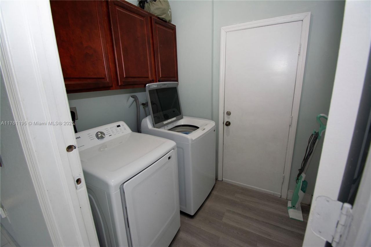 1142 NW 135th Ct, Miami, FL 33182 Photo