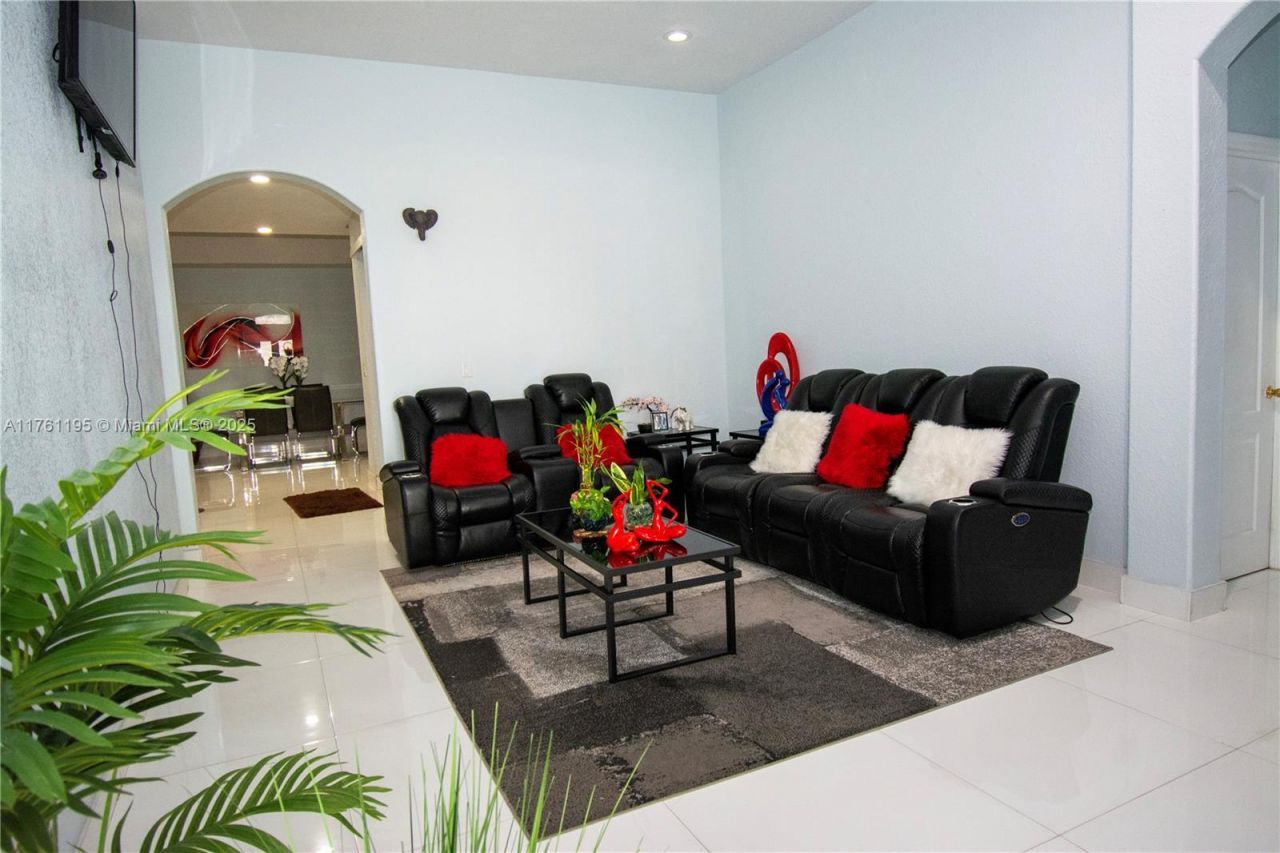 1142 NW 135th Ct, Miami, FL 33182 Photo