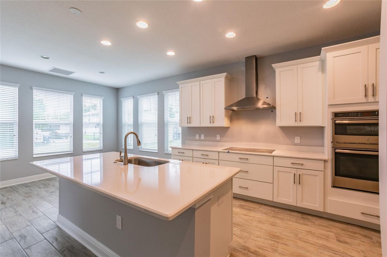 324 37th Avenue Ne, Saint Petersburg, FL 33704 Photo