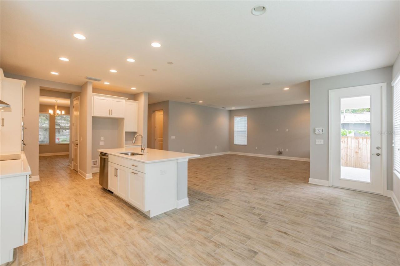 324 37th Avenue Ne, Saint Petersburg, FL 33704 Photo