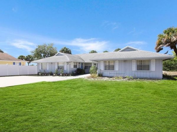 11099 Ridge Avenue, Fort Pierce, FL 34982